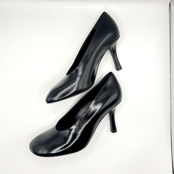 Burberry 85mm Baby Black Leather Pumps
Woman’s size EU 37 - Picture 1 of 6